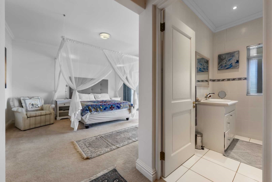 5 Bedroom Property for Sale in Stellenbosch Farms Western Cape